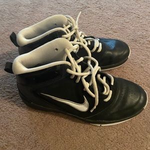Black Nike Tennis Shoes